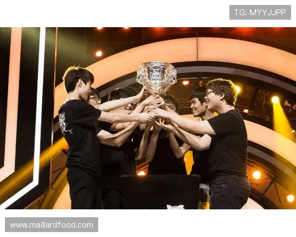 南京羽毛球队逆袭之路揭秘：从默默无闻到冠军荣耀的奋斗历程