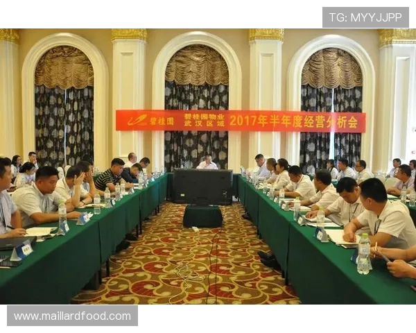 武汉羽毛球队在城市联赛中的团队协作表现分析与点评