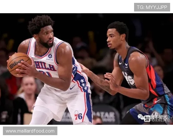 76人对阵篮网激战正酣球星对决引爆全场热情 76人对阵篮网激战正酣球星对决引爆全场热情