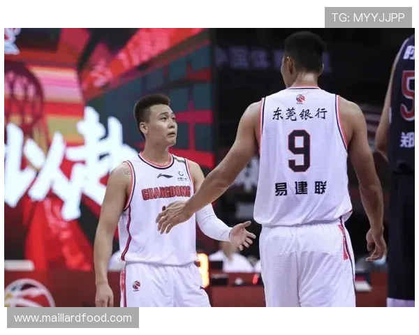 巴素利与狼队激战正酣谁能在这场较量中笑到最后