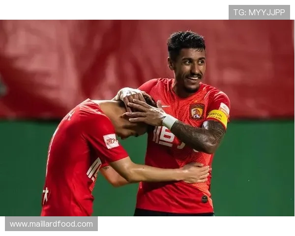 恒大与国安巅峰对决海报揭晓激情碰撞即将上演