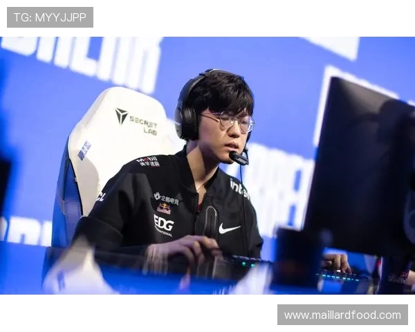 FPX在精英赛中的强势表现解析与未来展望 FPX在精英赛中的强势表现解析与未来展望